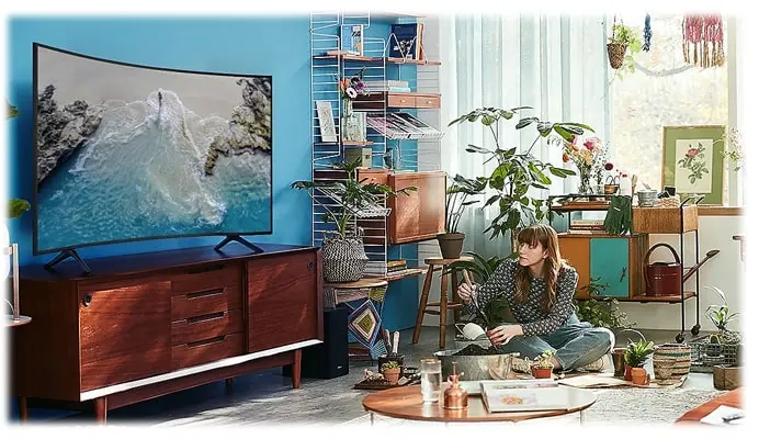 Samsung 55TU8300 14 .jpg تلویزیون سامسونگ 55TU8300 مدل 55 اینچ اسمارت منحنی