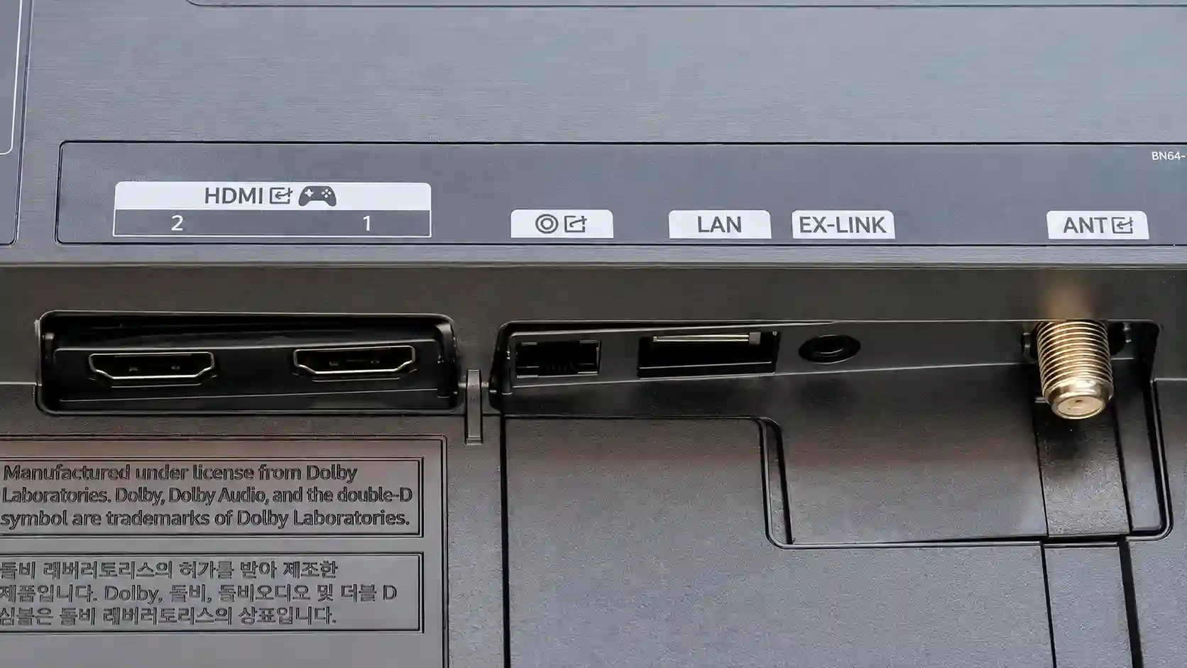 پشت تلویزیون سامسونگ 83S90D