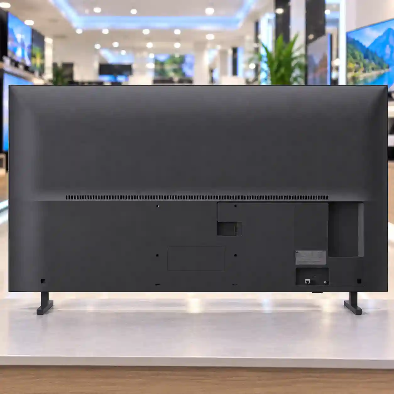 پشت تلویزیون ال جی 65UA85006