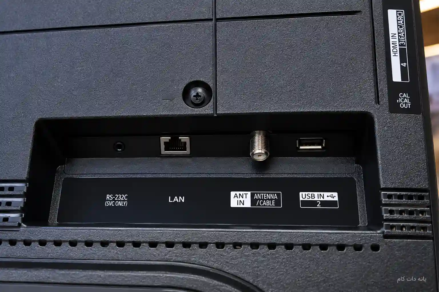 پشت تلویزیون ال جی 98UT9006