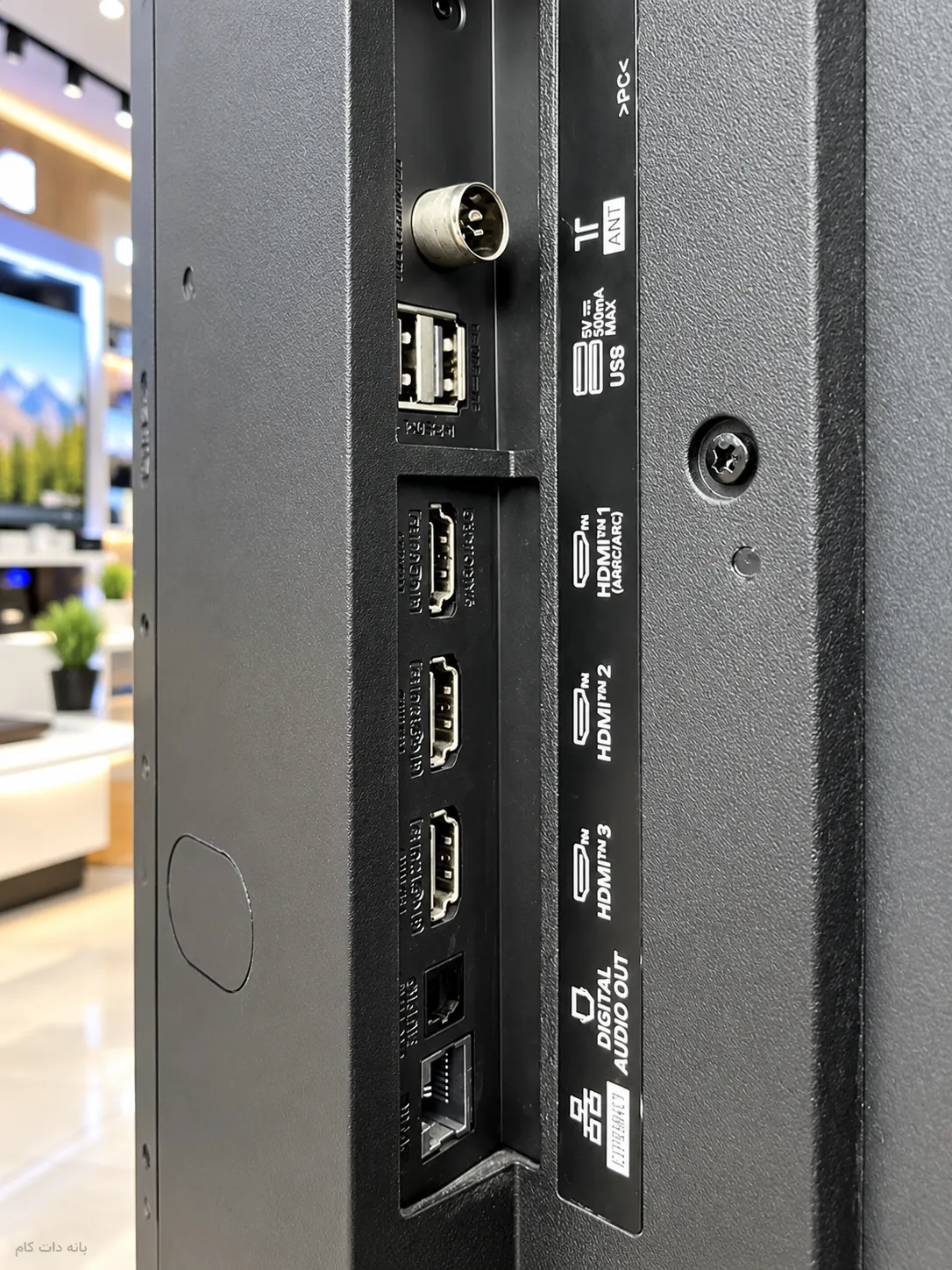 پشت تلویزیون پاناسونیک 65NX900